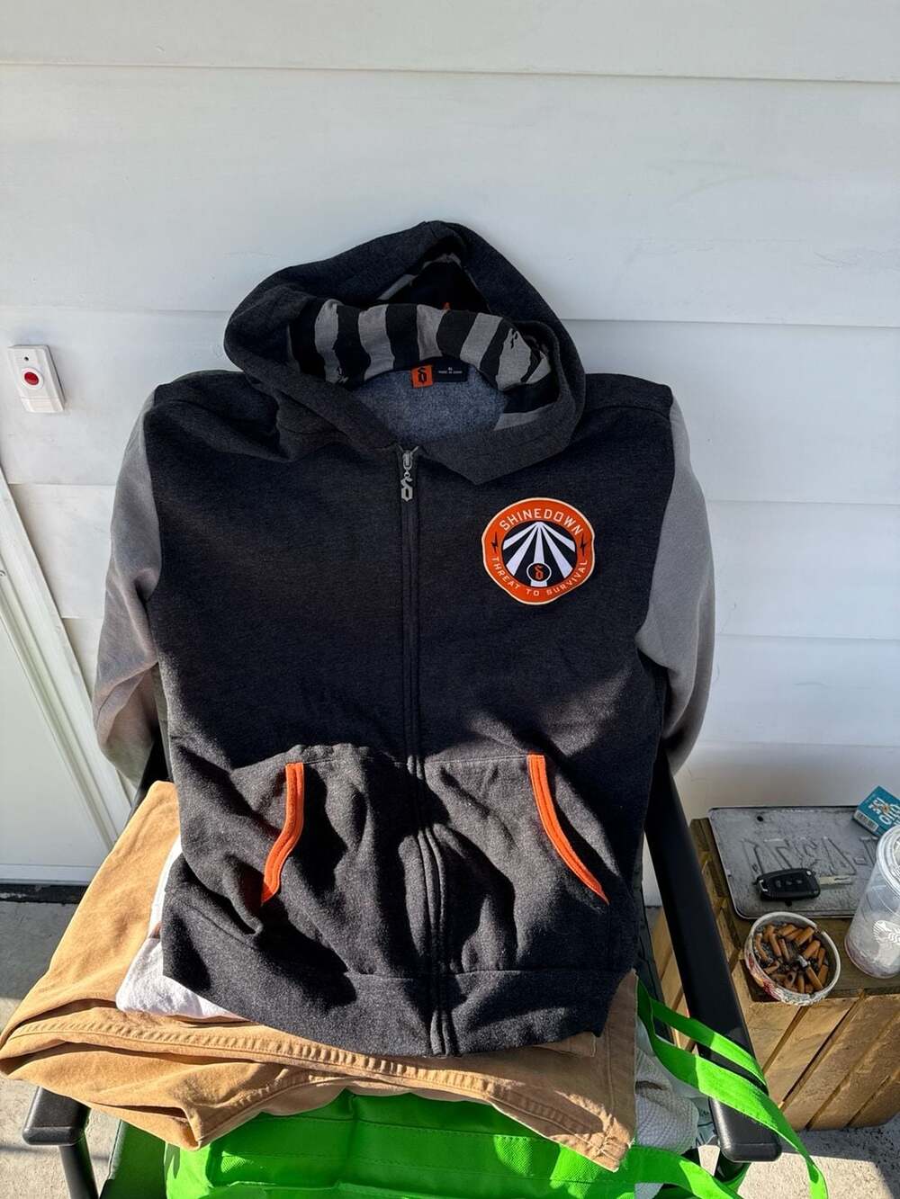 Shinedown Threat to Survival Zip-Up Hoodie Size XL Charcoal Grey Orange